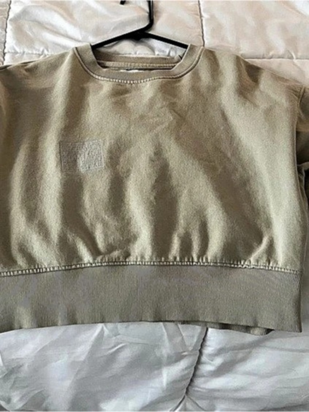 NOIZE Cropped Sweatshirt in Beige Like New
